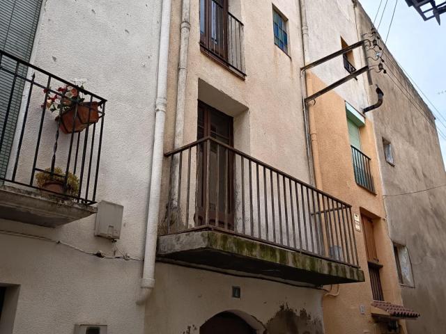 Encantadora Casa Adosada en García, Tarragona Oportunidad Única