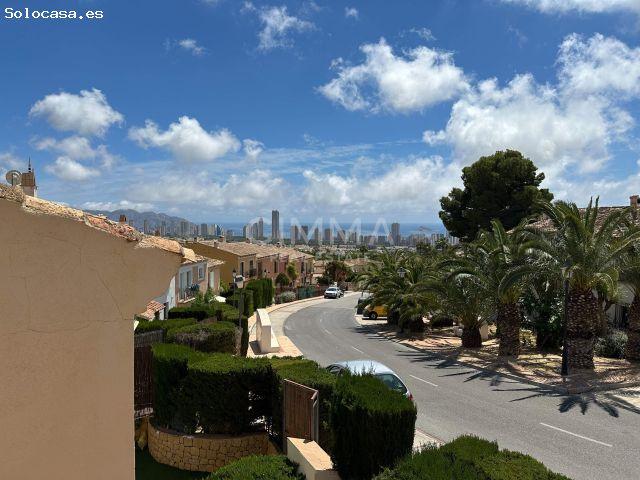 Encantadora casa adosada en Finestrat con vistas al mar y la montaña
