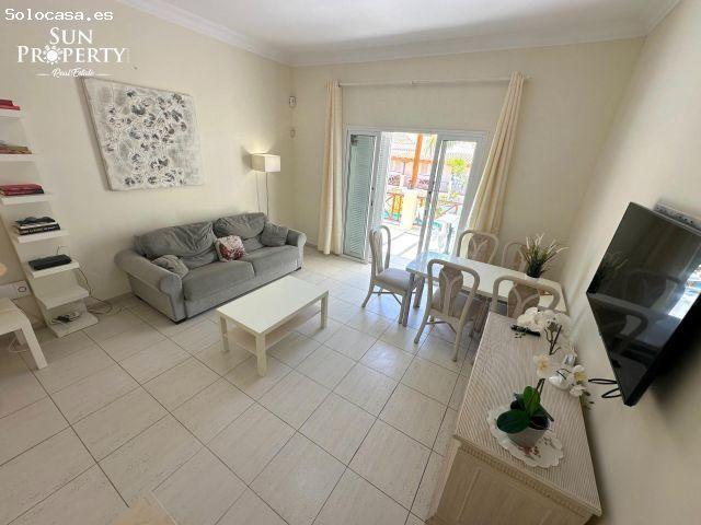 ENCANTADORA CASA ADOSADA EN LOS CRISTIANOS CON VISTAS AL CAMPO DE GOLF