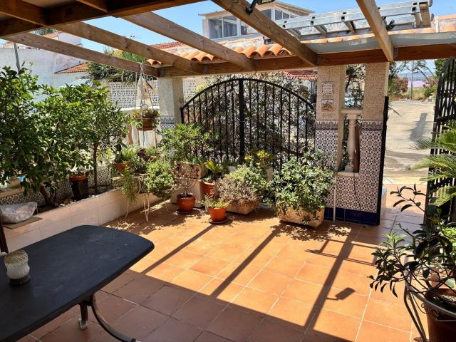 Encantadora casa adosada en planta baja con amplia terraza en Torreta – Torrevieja