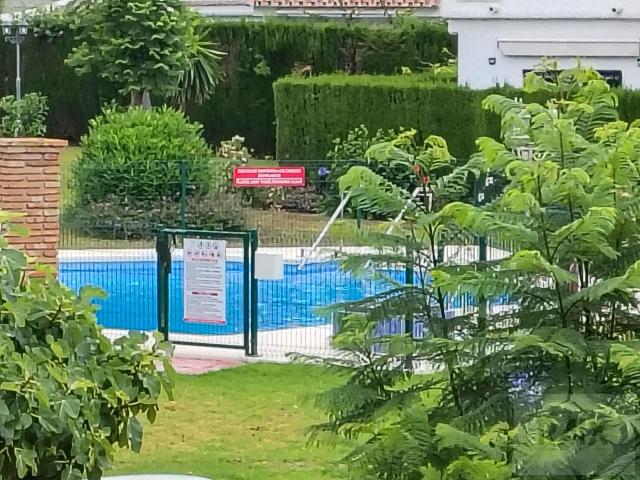 Encantadora Casa Adosada Esquinera Reformada a 300 metros del Mar – Calahonda, Mijas Costa