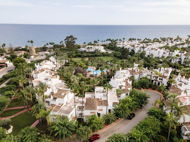 Encantadora casa adosada junto a la playa con terrazas priva. 138m² Estepona