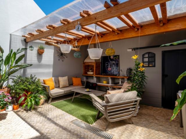 Encantadora casa com 3 quartos e área de lazer exterior em Atouguia da Baleia