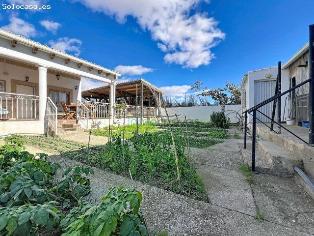 Encantadora Casa con Terreno y Piscina en Cuevas del Almanzora ?