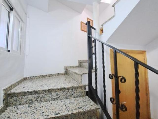 Encantadora casa con garaje en el emblemático Barrio de La Villa, en pleno casco histórico de Requen