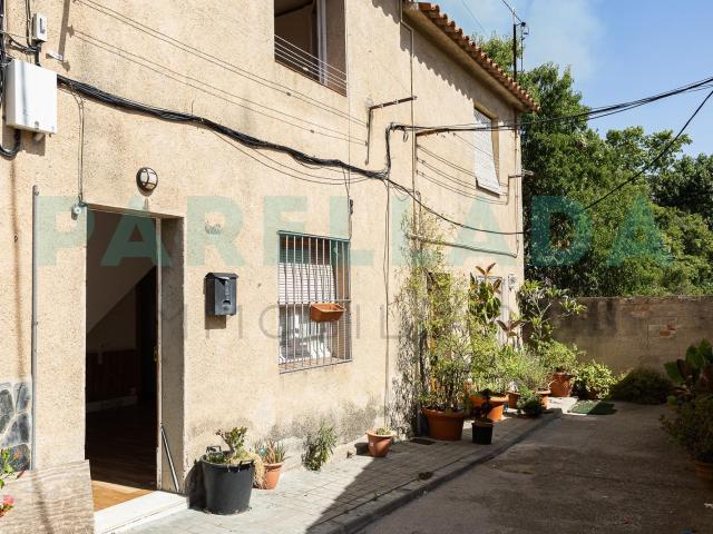 Encantadora casa con gran potencial para reformar en Tiana