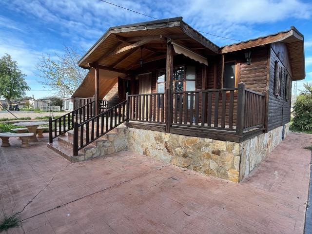 ENCANTADORA CASA DE MADERA CON TERRENO