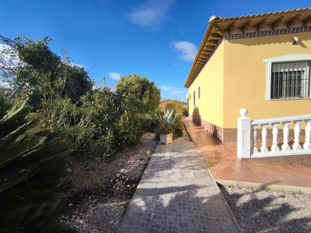 Encantadora Casa de Campo con Terreno y Vistas Espectaculares