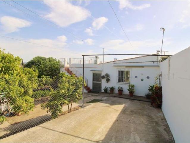 Encantadora casa de campo en alquiler en Alhaurín de la Torre con patio, terraza y barbacoa
