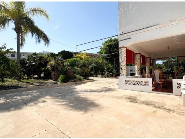 Encantadora casa de campo en Pego con amplio terreno y excelente ubicación