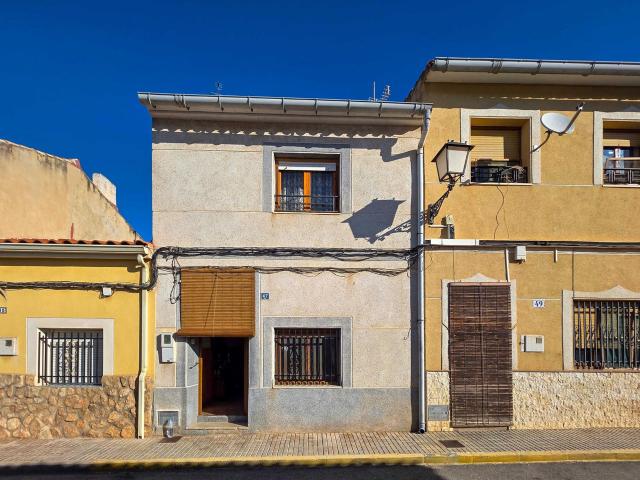 Encantadora Casa de Pueblo con Dos Patios en el Corazón de P. 129m² Pinoso