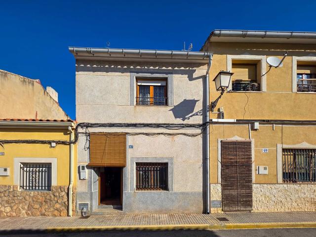 Encantadora Casa de Pueblo con Dos Patios en el Corazón de P. 129m² Pinoso