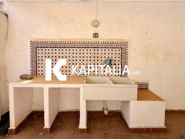 Encantadora Casa de Pueblo con Patio Privado y Buhardilla en Alcalá de la Jovada