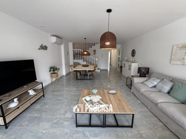 Encantadora casa de pescadores con amarre privado de 8 metro. 126m² Empuriabrava