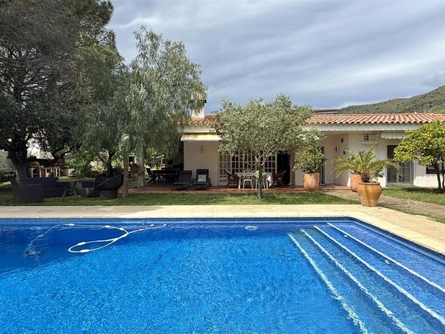 Encantadora casa de una sola planta con amplio terreno y pis. 374m² El Mas Oliva