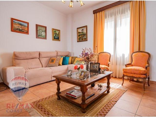 ENCANTADORA CASA EN SERRATO