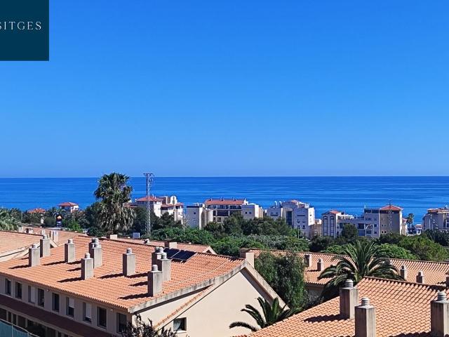 Encantadora Casa Pareada con Vistas al Mar en Levantina, Sitges