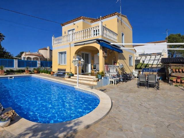 Encantadora Casa Unifamiliar en Venta en L'Ametlla de Mar