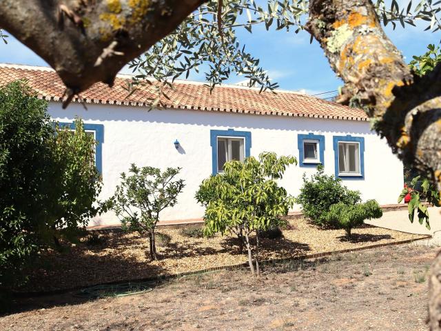 Encantadora e espaçosa moradia T3+1 entre São Brás e Loulé