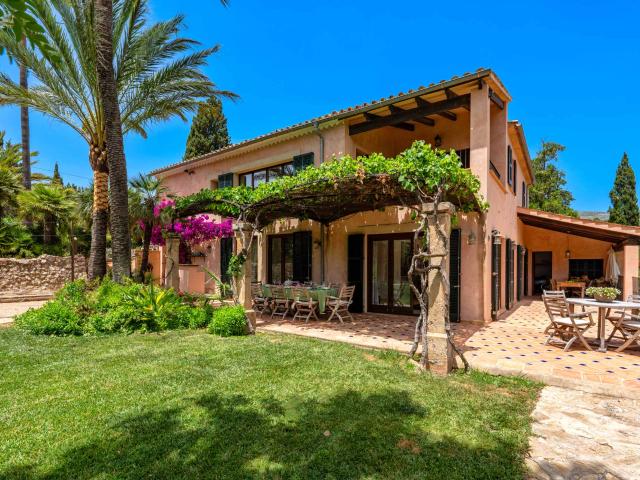 Encantadora finca con hermosos jardines