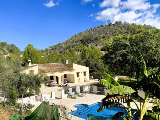 Encantadora Finca en Venta en Benissa – Casa de Campo con Pi. 247m² Benissa