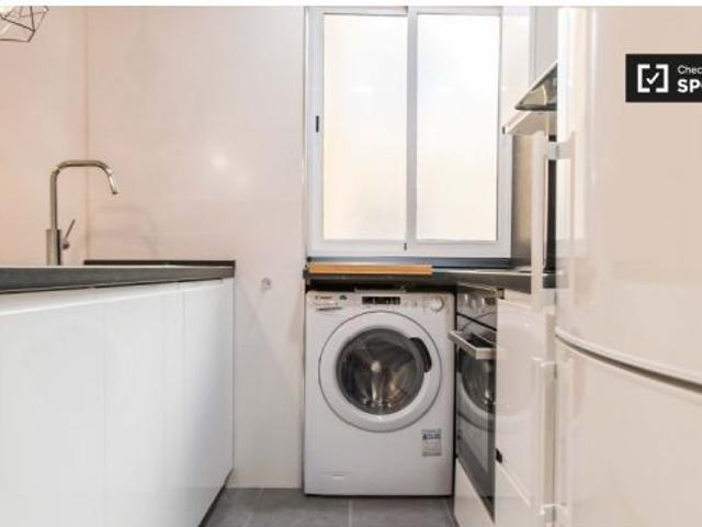 Encantadora habitación con cama doble en alquiler en Algirós