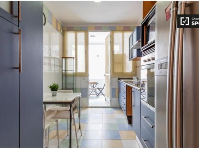 Encantadora habitación en alquiler en apartamento de 4 dormitorios en Rascanya