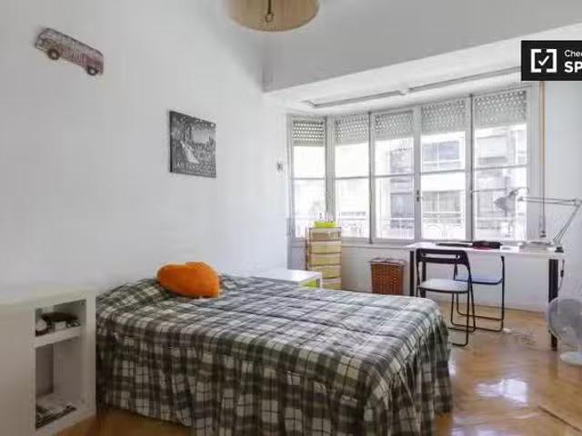 Encantadora habitación en alquiler en apartamento de 8 habitac.
