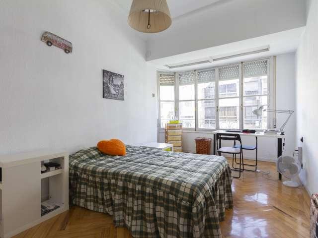 Encantadora habitación en alquiler en apartamento de 8 habitaciones en Moncloa