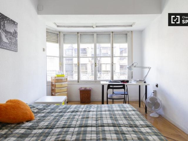 Encantadora habitación en alquiler en apartamento de 8 habitaciones en Moncloa