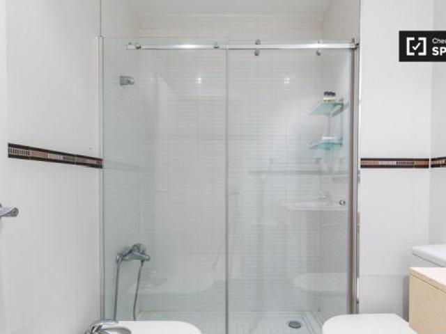 Encantadora habitación en alquiler en un luminoso apartamento de 3 dormitorios, L' Eixample