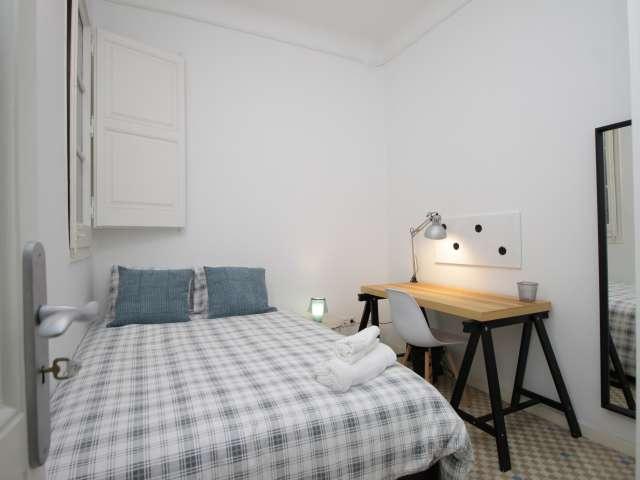 Encantadora habitación en apartamento de 9 habitaciones en Barcelona