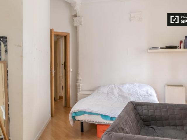 Encantadora habitación para alquilar en un apartamento de 7 dormitorios en Centro