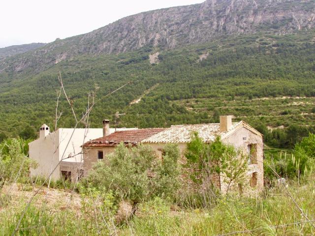 ENCANTADORA MASÍA RÚSTICA PARA REFORMAR CERCA DE SELLA, COMUNIDAD VALENCIANA