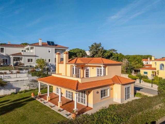 Encantadora Moradia com 3 Quartos, Jardim Privativo com exce. 144m² Amoreira