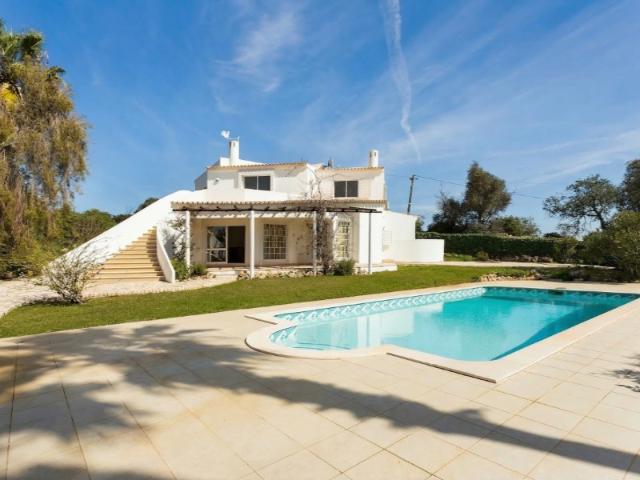 Encantadora Moradia com Piscina na Mosqueira, Albufeira