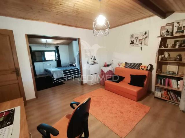 Encantadora moradia renovada em pedra e madeira