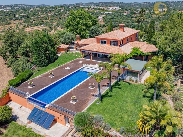 Encantadora Moradia T5 com vista Mar e Golfe, inserida num c. 254m² Boliqueime