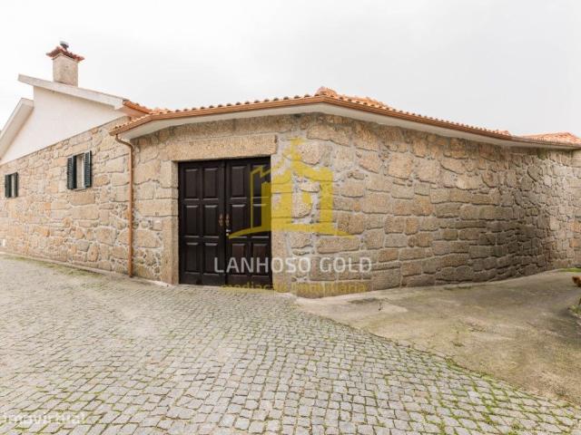 Encantadora Moradia T5 em Sobradelo da Goma