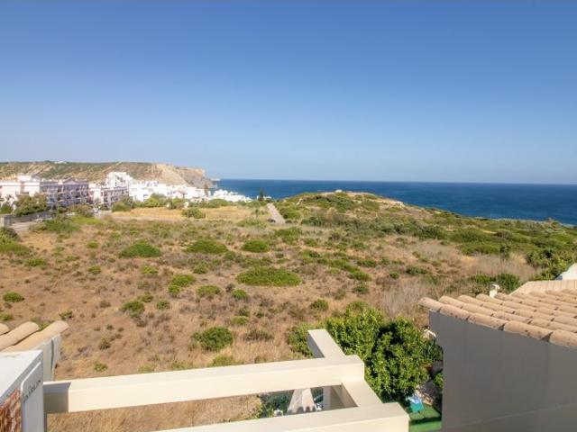 Encantadora Moradia T2 com Terraço Virado a Sul em Vila da Luz, Lagos