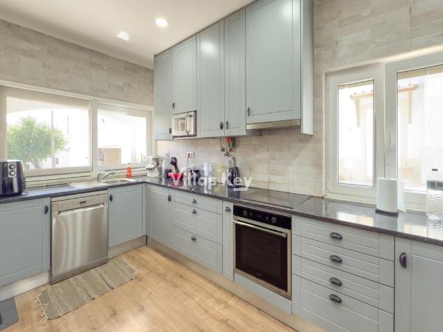 Encantadora moradia Típica Renovada com 2+1 Quartos no Coraç. 59m² Luz