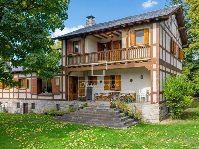 Encantadora propiedad reconstruida en el año 1956, ubicada e. 380m² Puigcerdá