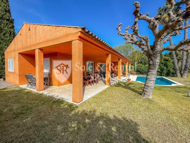 Encantadora residencia unifamiliar de estilo mediterráneo en. 261m² Castell Platja d'Aro