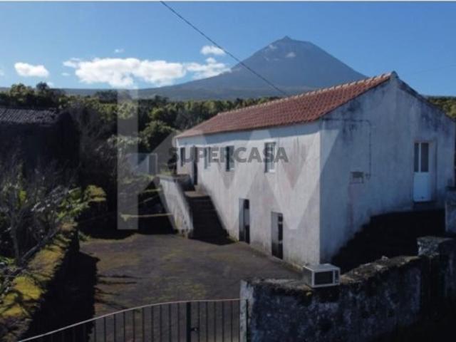 Casa Tradicional em São Roque do Pico Para Viver, Investir ou Transformar!