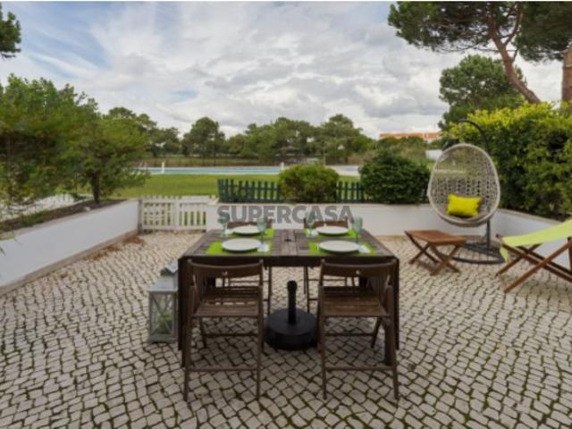 Encanto à Beira do Lago: Apartamento T1 + 1 em Soltroia com Terraço Privativo