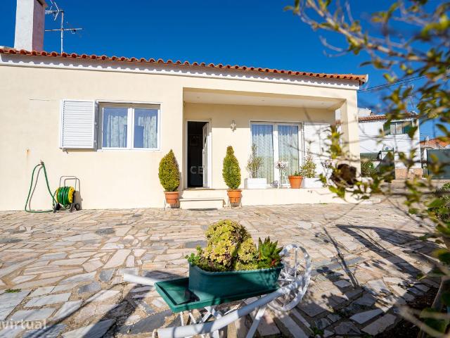 Encanto Rstico em Setbal: Casa T3 com Quinta Acolhedora