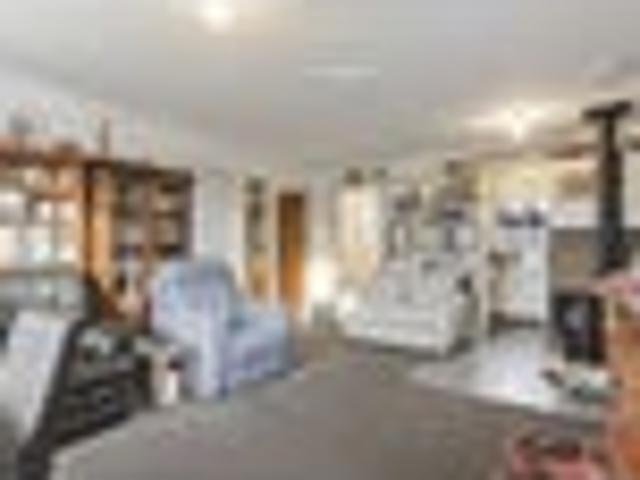 UNDER OFFER * Enchanting Amberley Abode Awaits!
