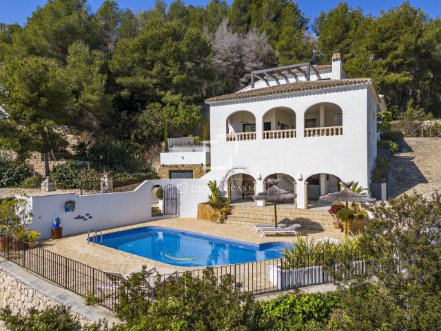 Enclavada en la tranquila y codiciada zona residencial de So. 278m² Jávea Xabia
