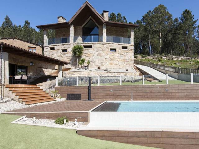 Encontramos esta encantadora villa a poca distancia del enca. 456m² Tui