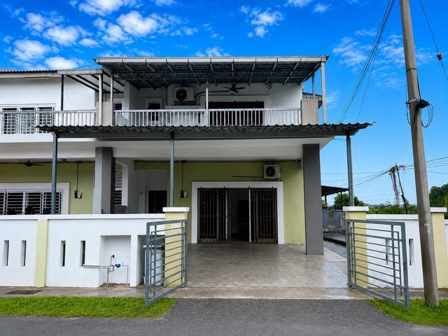 END LOT AMPLE PARKING 2 Storey Desa Salak Pekerti Sepang